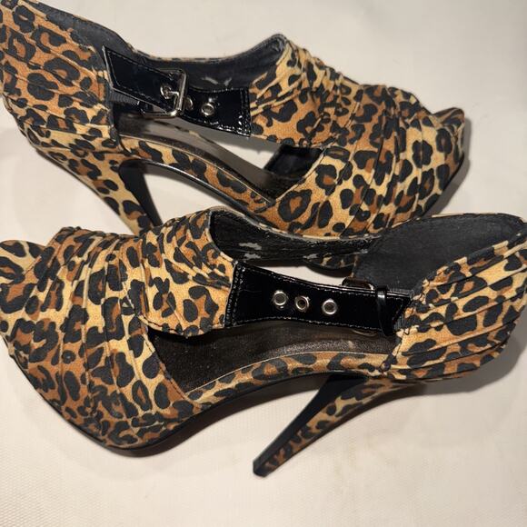 Qupid Leopard 5 1/2" High Heel Pumps SZ 6 1/2 - Picture 3 of 7
